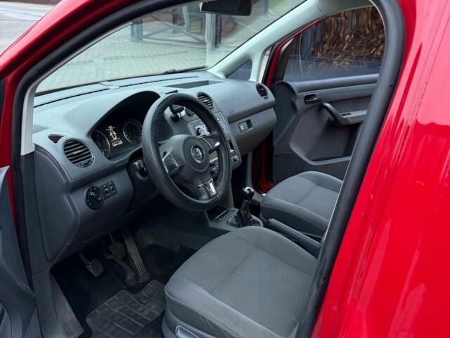 Фольксваген Кадди 2011 в Ровно на Automoto.ua Красный Фольксваген Кадди, объемом двигателя 2 л и пробегом 295 тыс. км за 9000 $, фото 9 на Automoto.ua