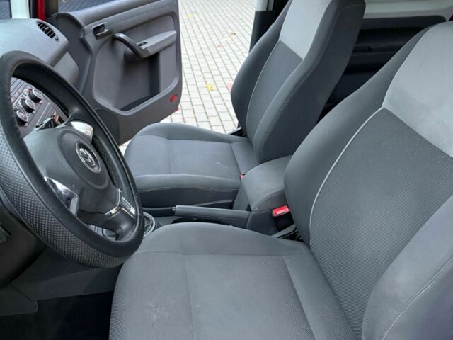 Фольксваген Кадди 2011 в Ровно на Automoto.ua Красный Фольксваген Кадди, объемом двигателя 2 л и пробегом 295 тыс. км за 9000 $, фото 12 на Automoto.ua