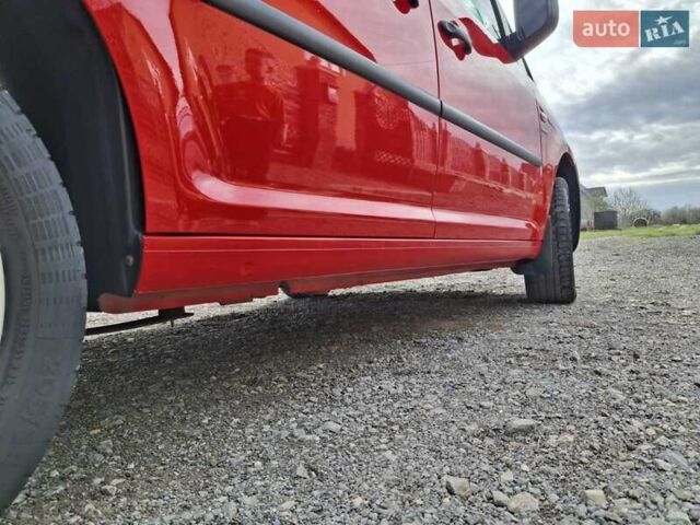 Красный Фольксваген Кадди, объемом двигателя 1.6 л и пробегом 183 тыс. км за 9750 $, фото 5 на Automoto.ua