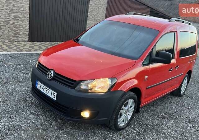 Красный Фольксваген Кадди, объемом двигателя 1.6 л и пробегом 183 тыс. км за 9750 $, фото 3 на Automoto.ua