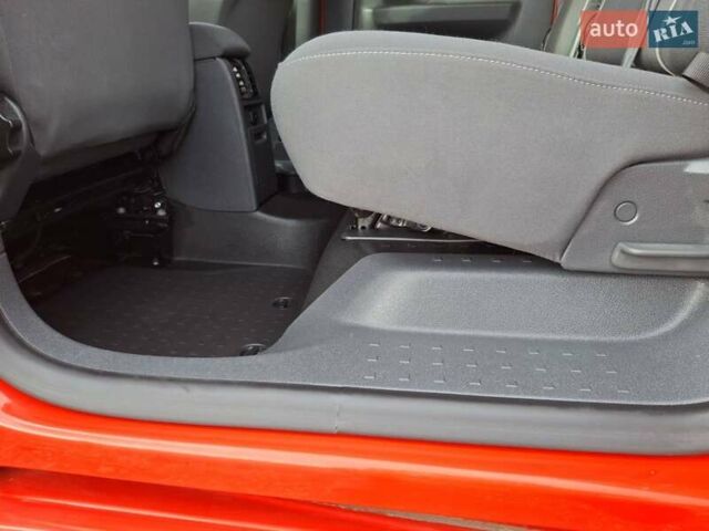 Червоний Фольксваген Кадді, об'ємом двигуна 1.6 л та пробігом 183 тис. км за 9550 $, фото 6 на Automoto.ua