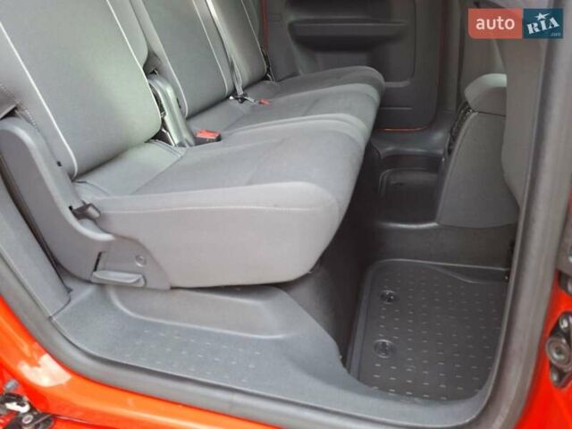 Красный Фольксваген Кадди, объемом двигателя 1.6 л и пробегом 183 тыс. км за 9750 $, фото 8 на Automoto.ua