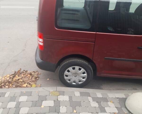 Красный Фольксваген Кадди, объемом двигателя 1.2 л и пробегом 67 тыс. км за 13000 $, фото 13 на Automoto.ua