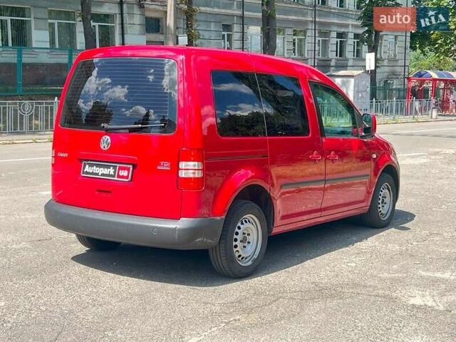 Червоний Фольксваген Кадді, об'ємом двигуна 1.6 л та пробігом 377 тис. км за 9790 $, фото 5 на Automoto.ua
