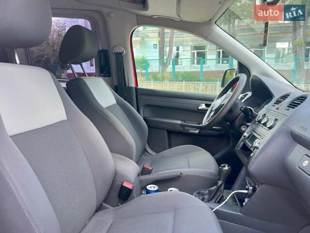 Червоний Фольксваген Кадді, об'ємом двигуна 1.6 л та пробігом 377 тис. км за 9790 $, фото 20 на Automoto.ua