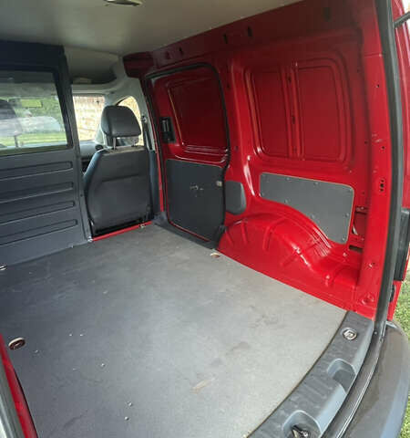 Червоний Фольксваген Кадді, об'ємом двигуна 1.6 л та пробігом 220 тис. км за 8500 $, фото 3 на Automoto.ua