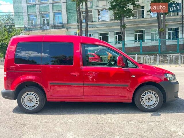 Червоний Фольксваген Кадді, об'ємом двигуна 1.6 л та пробігом 377 тис. км за 9790 $, фото 2 на Automoto.ua