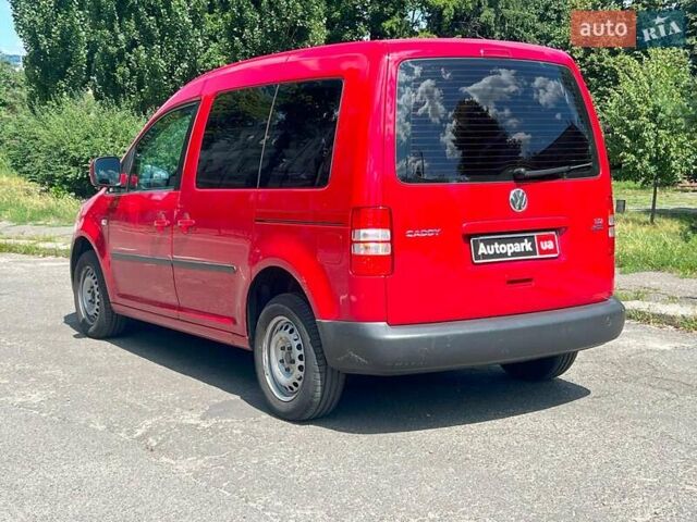 Червоний Фольксваген Кадді, об'ємом двигуна 1.6 л та пробігом 377 тис. км за 9790 $, фото 6 на Automoto.ua