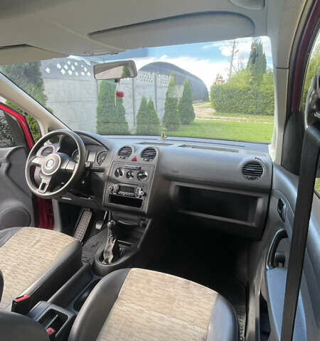 Червоний Фольксваген Кадді, об'ємом двигуна 1.6 л та пробігом 220 тис. км за 8500 $, фото 4 на Automoto.ua