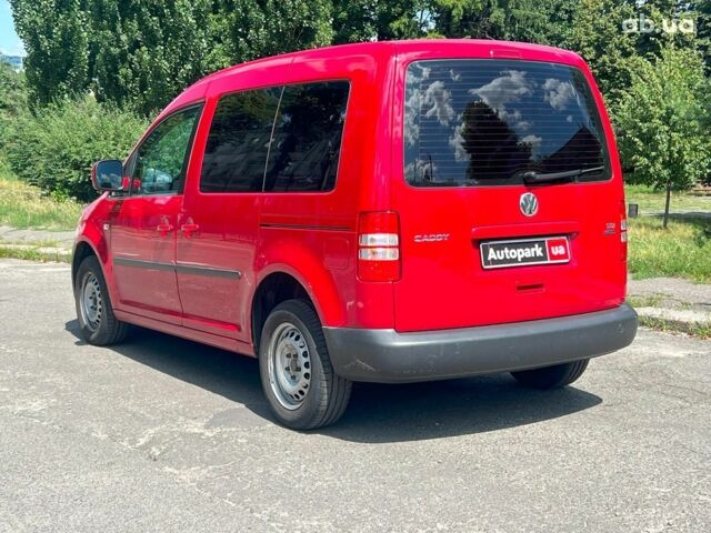 Червоний Фольксваген Кадді, об'ємом двигуна 1.6 л та пробігом 377 тис. км за 9790 $, фото 6 на Automoto.ua