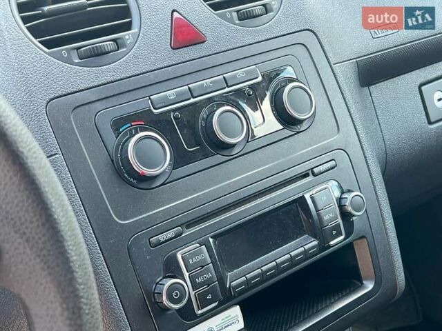 Червоний Фольксваген Кадді, об'ємом двигуна 1.6 л та пробігом 377 тис. км за 9790 $, фото 15 на Automoto.ua