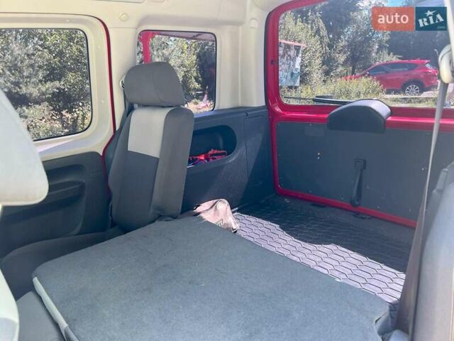 Червоний Фольксваген Кадді, об'ємом двигуна 1.6 л та пробігом 377 тис. км за 9790 $, фото 14 на Automoto.ua