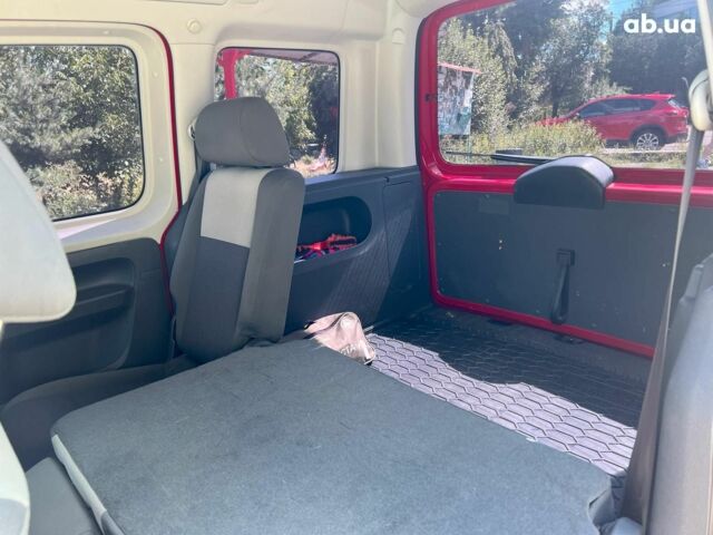 Червоний Фольксваген Кадді, об'ємом двигуна 1.6 л та пробігом 377 тис. км за 9790 $, фото 15 на Automoto.ua