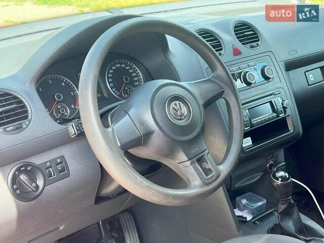 Червоний Фольксваген Кадді, об'ємом двигуна 1.6 л та пробігом 377 тис. км за 9790 $, фото 9 на Automoto.ua