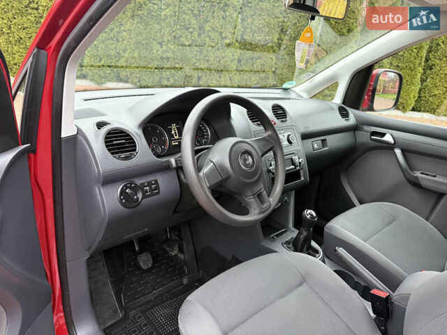 Красный Фольксваген Кадди, объемом двигателя 1.6 л и пробегом 241 тыс. км за 12700 $, фото 15 на Automoto.ua