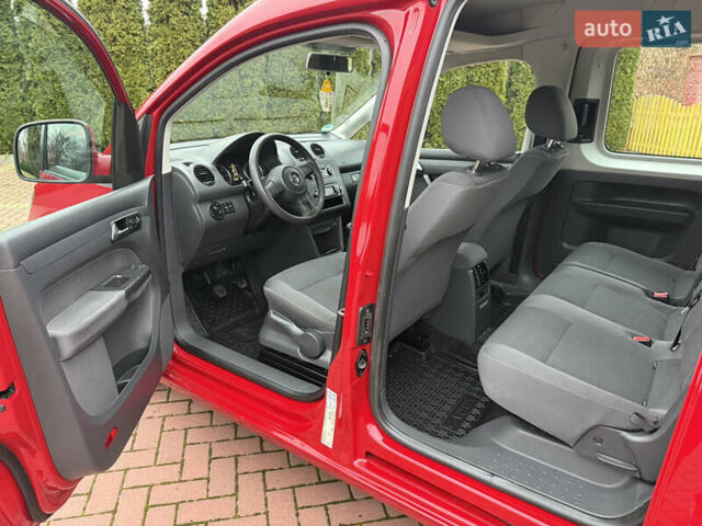 Красный Фольксваген Кадди, объемом двигателя 1.6 л и пробегом 241 тыс. км за 12700 $, фото 40 на Automoto.ua