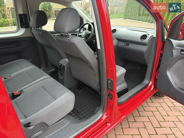 Красный Фольксваген Кадди, объемом двигателя 1.6 л и пробегом 241 тыс. км за 12700 $, фото 54 на Automoto.ua