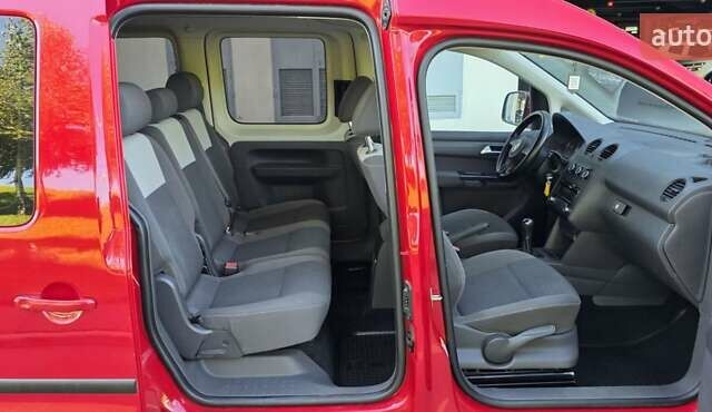 Червоний Фольксваген Кадді, об'ємом двигуна 1.6 л та пробігом 261 тис. км за 12500 $, фото 16 на Automoto.ua