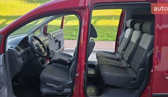 Червоний Фольксваген Кадді, об'ємом двигуна 1.6 л та пробігом 261 тис. км за 12500 $, фото 19 на Automoto.ua