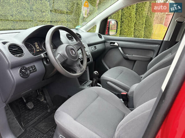 Красный Фольксваген Кадди, объемом двигателя 1.6 л и пробегом 241 тыс. км за 12700 $, фото 33 на Automoto.ua