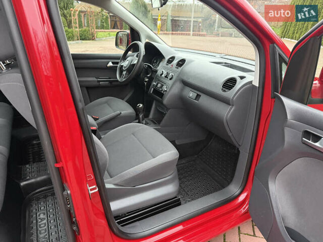 Красный Фольксваген Кадди, объемом двигателя 1.6 л и пробегом 241 тыс. км за 12700 $, фото 52 на Automoto.ua