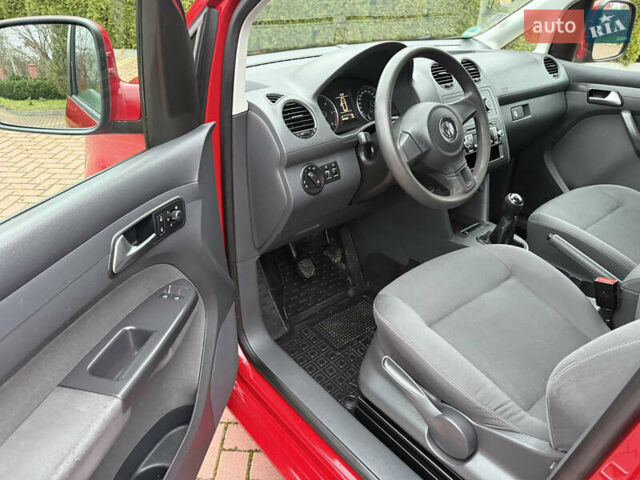 Красный Фольксваген Кадди, объемом двигателя 1.6 л и пробегом 241 тыс. км за 12700 $, фото 16 на Automoto.ua
