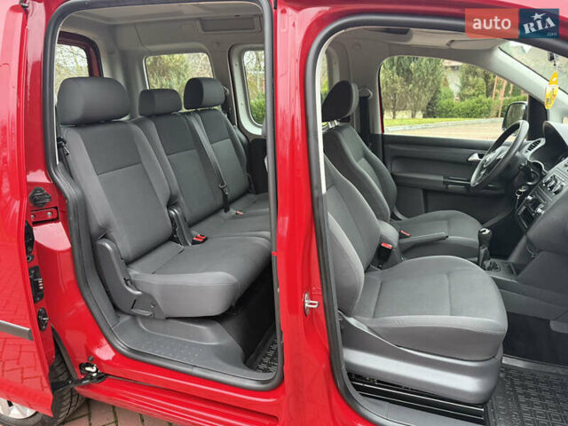 Красный Фольксваген Кадди, объемом двигателя 1.6 л и пробегом 241 тыс. км за 12700 $, фото 47 на Automoto.ua