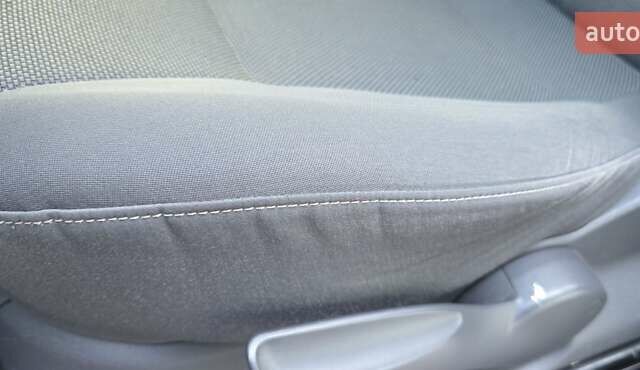 Червоний Фольксваген Кадді, об'ємом двигуна 1.6 л та пробігом 261 тис. км за 12500 $, фото 18 на Automoto.ua