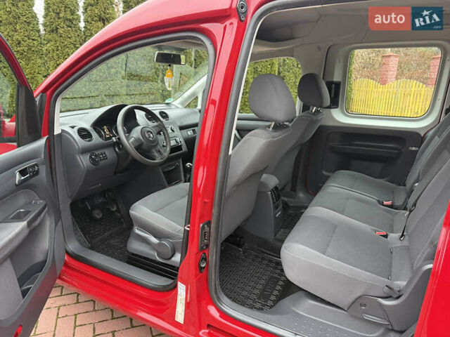 Красный Фольксваген Кадди, объемом двигателя 1.6 л и пробегом 241 тыс. км за 12700 $, фото 39 на Automoto.ua