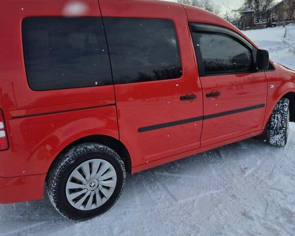 Червоний Фольксваген Кадді, об'ємом двигуна 1.6 л та пробігом 210 тис. км за 10290 $, фото 4 на Automoto.ua