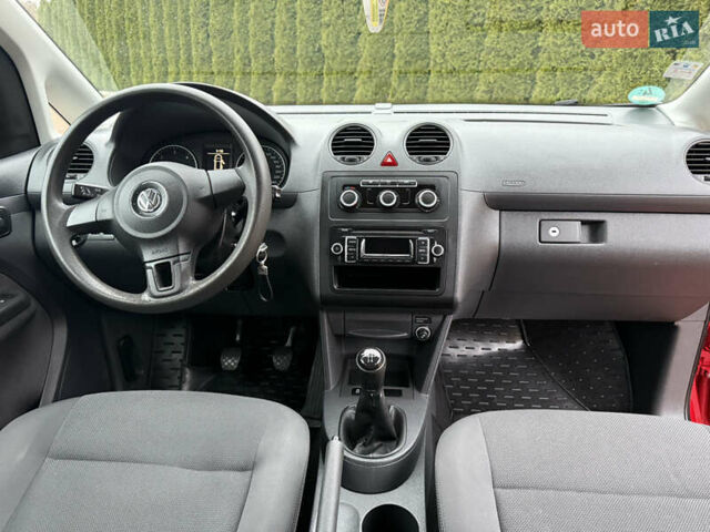 Красный Фольксваген Кадди, объемом двигателя 1.6 л и пробегом 241 тыс. км за 12700 $, фото 50 на Automoto.ua
