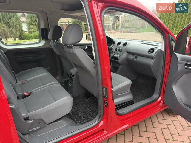 Красный Фольксваген Кадди, объемом двигателя 1.6 л и пробегом 241 тыс. км за 12700 $, фото 55 на Automoto.ua