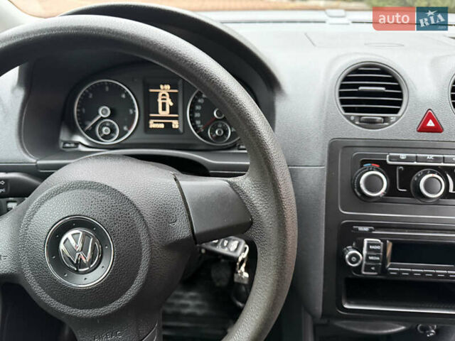 Красный Фольксваген Кадди, объемом двигателя 1.6 л и пробегом 241 тыс. км за 12700 $, фото 45 на Automoto.ua