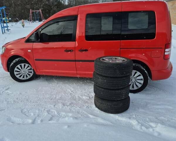Червоний Фольксваген Кадді, об'ємом двигуна 1.6 л та пробігом 210 тис. км за 10290 $, фото 2 на Automoto.ua