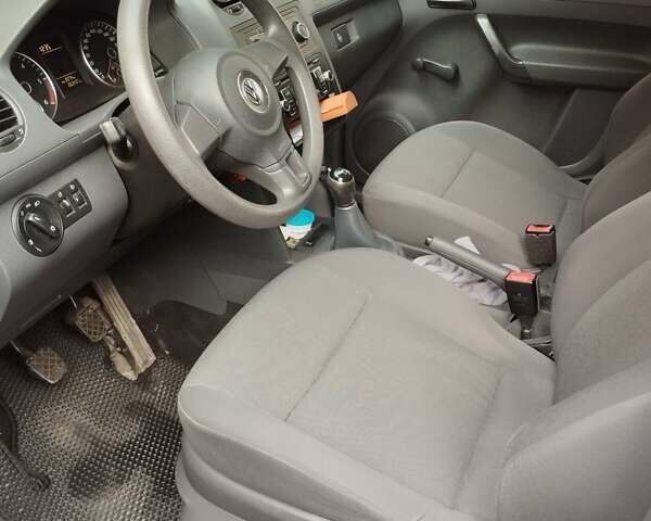 Фольксваген Кадди 2014 в Ровно на Automoto.ua Красный Фольксваген Кадди, объемом двигателя 1.6 л и пробегом 264 тыс. км за 12000 $, фото 16 на Automoto.ua