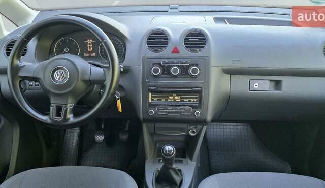 Червоний Фольксваген Кадді, об'ємом двигуна 1.6 л та пробігом 261 тис. км за 12500 $, фото 7 на Automoto.ua