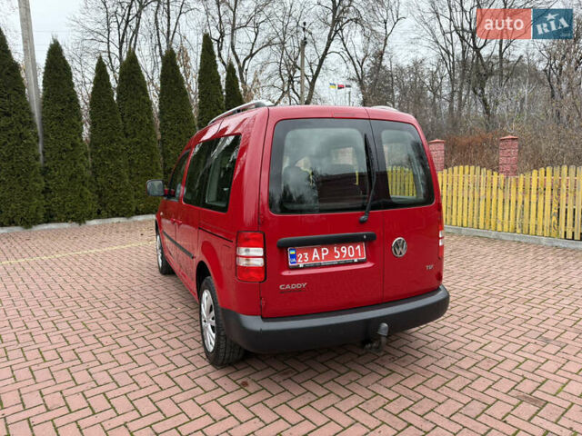 Красный Фольксваген Кадди, объемом двигателя 1.6 л и пробегом 241 тыс. км за 12700 $, фото 8 на Automoto.ua