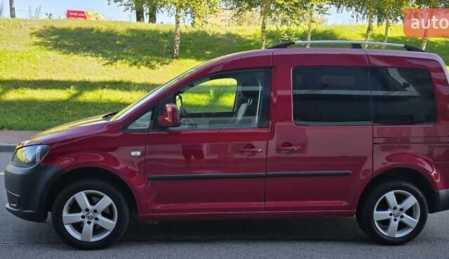 Червоний Фольксваген Кадді, об'ємом двигуна 1.6 л та пробігом 261 тис. км за 12500 $, фото 8 на Automoto.ua