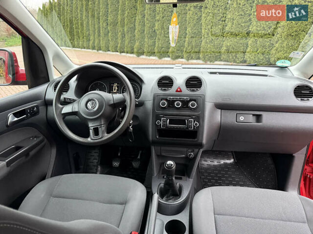 Красный Фольксваген Кадди, объемом двигателя 1.6 л и пробегом 241 тыс. км за 12700 $, фото 49 на Automoto.ua