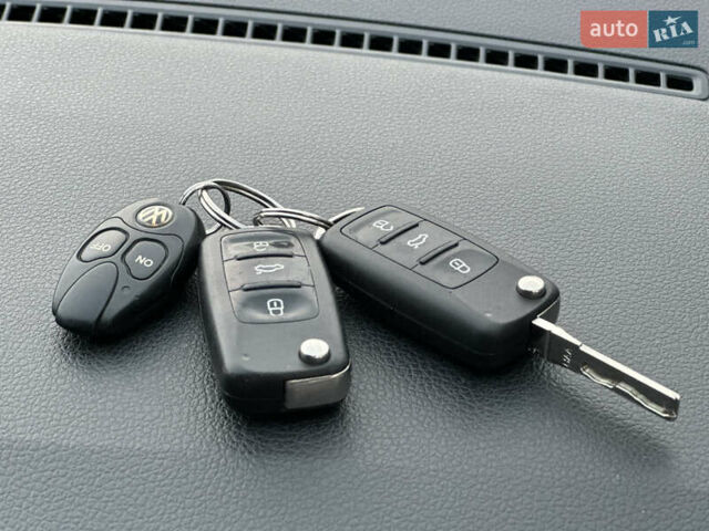 Красный Фольксваген Кадди, объемом двигателя 2 л и пробегом 246 тыс. км за 15950 $, фото 63 на Automoto.ua