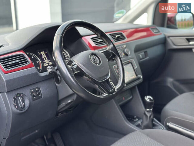 Красный Фольксваген Кадди, объемом двигателя 2 л и пробегом 246 тыс. км за 15950 $, фото 31 на Automoto.ua