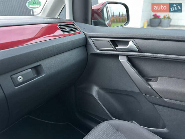 Красный Фольксваген Кадди, объемом двигателя 2 л и пробегом 246 тыс. км за 15950 $, фото 49 на Automoto.ua