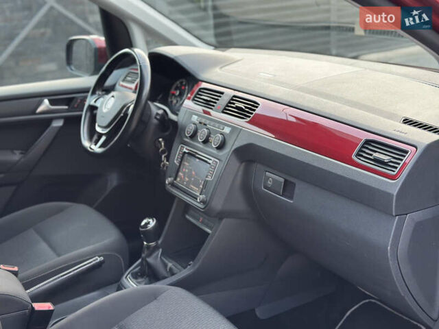 Красный Фольксваген Кадди, объемом двигателя 2 л и пробегом 246 тыс. км за 15950 $, фото 32 на Automoto.ua