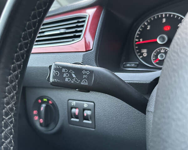 Красный Фольксваген Кадди, объемом двигателя 2 л и пробегом 246 тыс. км за 15950 $, фото 37 на Automoto.ua