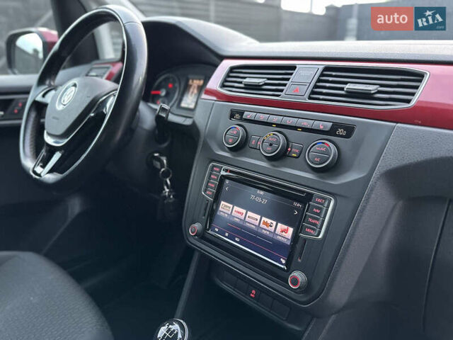 Красный Фольксваген Кадди, объемом двигателя 2 л и пробегом 246 тыс. км за 15950 $, фото 44 на Automoto.ua