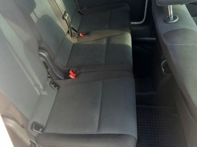 Красный Фольксваген Кадди, объемом двигателя 1.4 л и пробегом 212 тыс. км за 16000 $, фото 6 на Automoto.ua