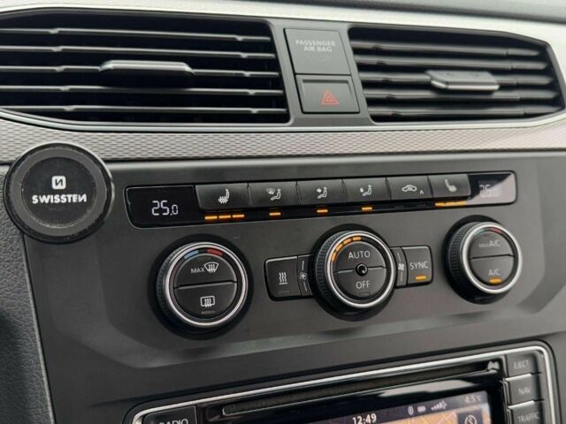 Червоний Фольксваген Кадді, об'ємом двигуна 2 л та пробігом 258 тис. км за 9200 $, фото 20 на Automoto.ua