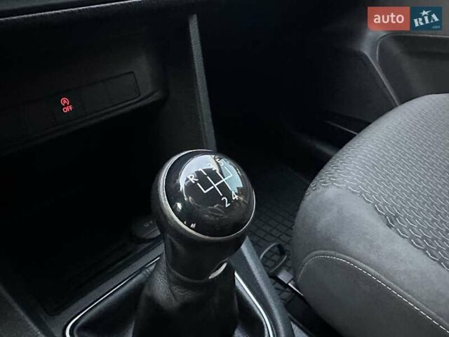Красный Фольксваген Кадди, объемом двигателя 1.97 л и пробегом 218 тыс. км за 13550 $, фото 31 на Automoto.ua