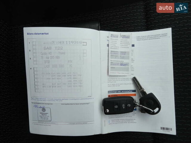 Червоний Фольксваген Кадді, об'ємом двигуна 2 л та пробігом 164 тис. км за 16450 $, фото 45 на Automoto.ua
