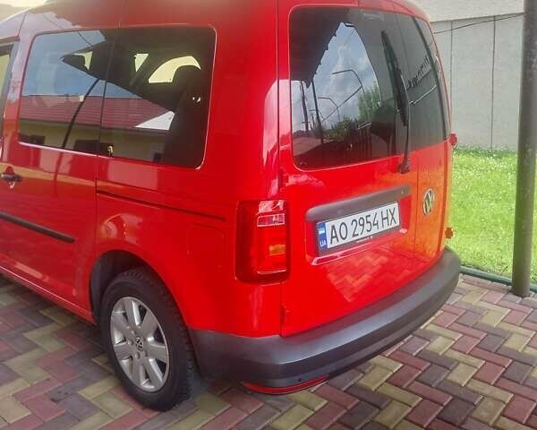 Красный Фольксваген Кадди, объемом двигателя 2 л и пробегом 296 тыс. км за 15500 $, фото 2 на Automoto.ua
